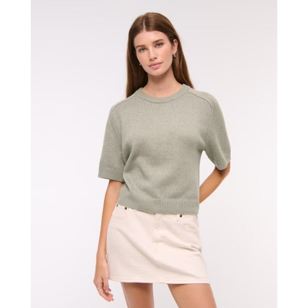 NWT The A&F Madeline Crew Sweater Tee Abercrombie & Fitch M Olive